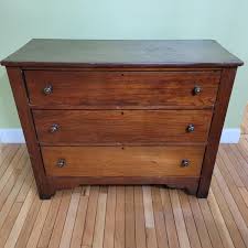 Early American Solid Wood Dresser (DR-EL) | EstateSales.org