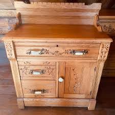 Sold at Auction: Oak Washstand with Backsplash and Butterprint Carving, 28 1/2 x 15 x 35 in. (72.4 x 38.1 x 88.9 cm.)
