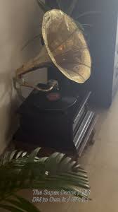 THE VINTAGE ANTIQUE MODEL”GRAMAPHONE” The Classic Decor for all your spaces and the most memorable Gift for family, friends, work / business contacts. OWN IT / GIFT IT DM to Order WE