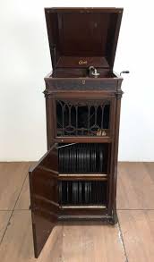 Sold at Auction: Vintage Edison Diamond Disc Phonograph