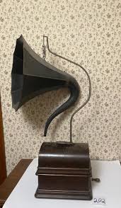 Vintage Edison Standard Phonograph | EstateSales.org