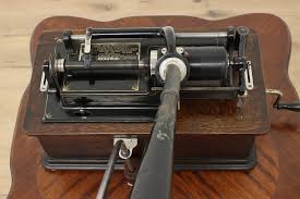 Oak Cylinder Phonograph Morning Glory Horn, Records Edison