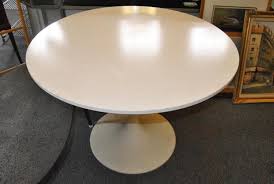 Lot - Modern design white Tulip table