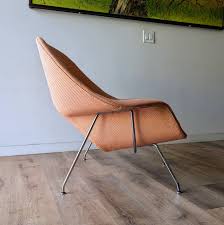 Eero Saarinen Womb Chair