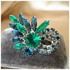 BEAUTIFUL Vintage Brooch,Sparkling Glass Striking Brooch ...