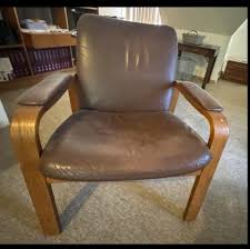 A Pair of Ekornes Mid Century Modern Leather Chairs . Pick ...