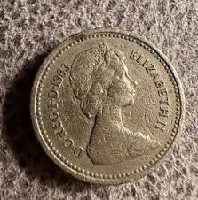 1983 RARE QUEEN ELIZABETH II ONE POUND COIN ERROR (UPSIDE DOWN) DECUS ET TUTAMEN | eBay