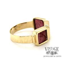 Intaglio cherub three stone 18ky gold ring — Vintage ...