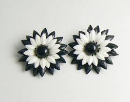 Retro Plastic Black and White Daisy Clip Earrings - Vintage ...