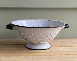 Vintage Enamel Strainer Colander, Farmhouse Kitchen - Etsy India