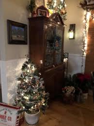 California Foothills Home Christmas Decorations