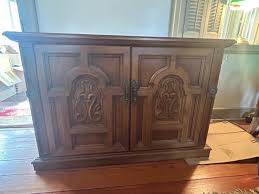 Small Console | EstateSales.org