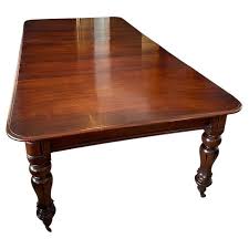 Large 19th Century mahogany dining table For Sale at 1stDibs