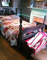 Jennie Wade House | Knitting In Flashes