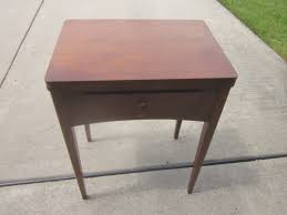 Vintage working Singer Sewing Machine in Cabinet with foot ...