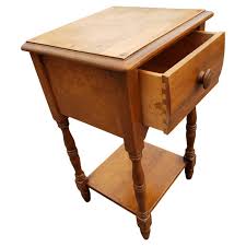 Antique Salem Maple Full Size Bed, Circa 1940s For Sale at 1stDibs | antique maple bed, 1940s bed