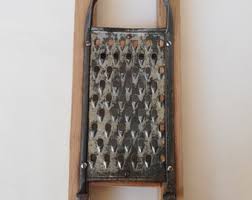 Set of 2 Vintage Aluminum Graters, Both With Curved Ends, One BEST Brand, the Other the PERFECT GRATER; Both Approx. 8 5/8" X 4.25". - Etsy Canada