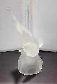 L. E. Smith Frosted Satin Glass Bird/Thrush in Flight ...