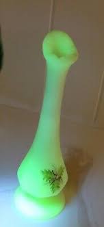 Fenton Holly Custard Swung Free Form Vase UV Sensitive Hand ...