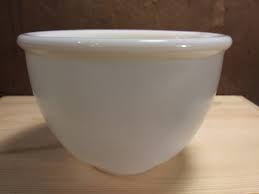 MIXING BOWL SMALLER Milk Glass With Pouring Spout Pyrex ...