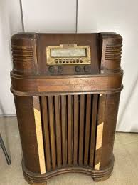 Vintage 1942 Philco Floor Model/console Radio W/Frequency ...