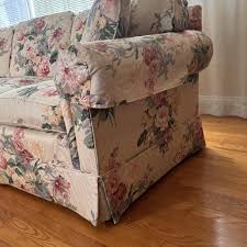 Henredon Furniture Floral Couch (LR- DZ) | EstateSales.org