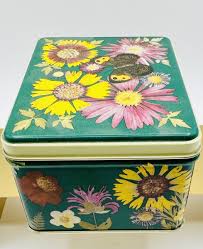 Vintage 1983 Floral Scene Biscuit (cookie) Tin - Blue ...