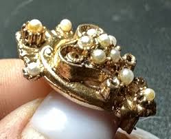 Small Vintage Florenza Ornate Gold Tone Couture Royal Estate Crest Brooch/Pin | eBay