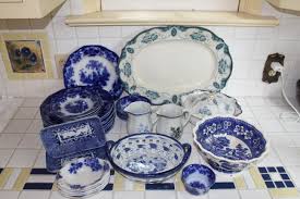 Lot - Large Lot of Flow Blue & Blue & White China