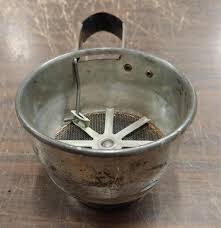 Vintage Metal flour Sifter MPLS 1950's Hand Squeeze Kitchen ...