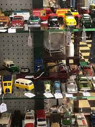 Seating area just outside on the quay. Even on a drizzly day it was good to take in the views. - Picture of Topsham Quay Antiques Centre - Tripadvisor