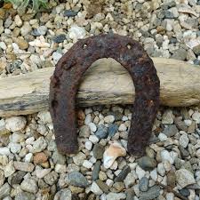 Antique Rusty Horseshoe: Hand Forged Iron Farmhouse Decor - Etsy Canada