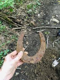 First day out and I found a lucky horseshoe! Moving soon, can't wait to hang it above my door! : r/metaldetecting