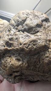 Interesting patterns on this one : r/rockhounds