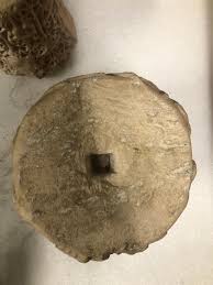 Chapiteau en pierre calcaire - Cabinet Fligny