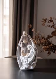Porcelain birth of Jesus figurine | Lladró® USA