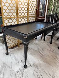 Retail display table – Leach & Co.