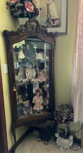 Beautiful Vintage Corner Curio Cabinet for Sale in Stockton, CA - OfferUp