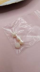 Fresh Water Clam Shell with Pearls and Loose Pearls ...