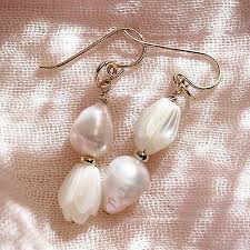 Asymmetrical Pikake and Pearl Earrings – Coco and Duckie