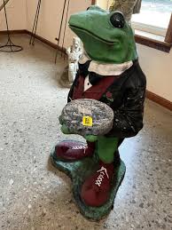 Sold at Auction: Frog Dressed as a Butler Concrete/Cement Garden Statue 32 in. (81.3 cm.)