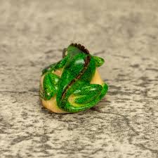Green Iguana Lizard Tagua Nut Carving – TraderBrock