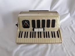 Can anyone help me date this Piano Accordion - Frontalini ...