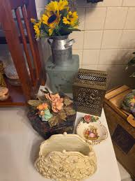 Milkjug with flowers, tissue holders, soap dish ,7 piece lot ...