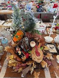 Various Holiday Decorations for sale at auction on 11th ...