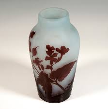 Jarrón camafeo Art Nouveau Émile Gallé con decoración Honestidad Anual, Francia 1925/31 en venta en 1stDibs