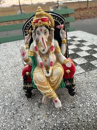 Me encontré una estatua de Ganesha al lado de la calle : r/hinduism