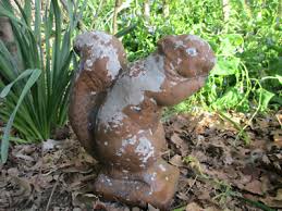 SHABBY GARDENSQUIRREL VINTAGECEMENT/CONCRETE GARDEN STATUE CRACK LY OLD PAINT | eBay