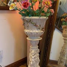 CAPODIMONTE!!!!! Stand with Beautiful porcelain flower pot for Sale in Skokie, IL - OfferUp