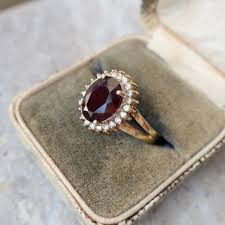 Vintage Garnet and Diamond Halo Ring – PHYLA VINTAGE